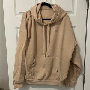 Alo Yoga Accolade Hoodie in Macadamia